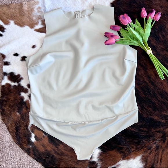 NWT-SKIMS Raw Cut Bodysuit Faux Leather- 4X Oyster - Picture 11 of 13